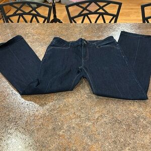 White House, Black market women’s dark denim Jean size 8.